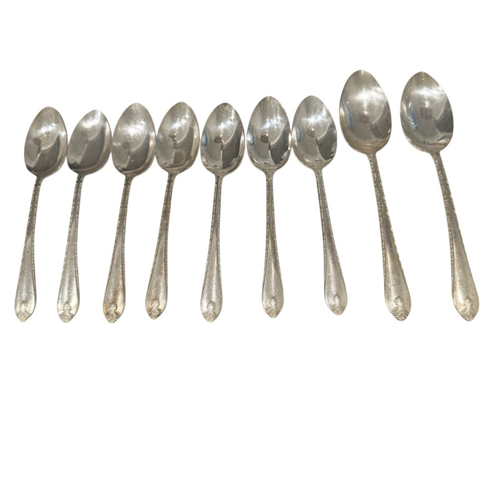 W M  Rogers & Son Silver Plate  Flatware 7 Tablespoons 2 Serving spoons Lot 10